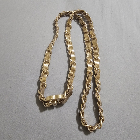 CHANEL Matelassé CC LOGO Trun Lock Chain/Leather Belt Gold - Picture 5 of 12